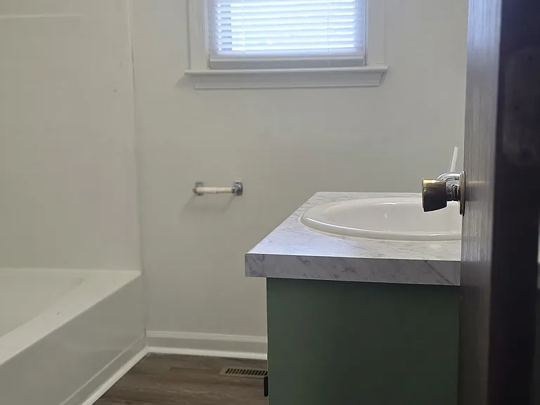 112 Meade St — Photo 8