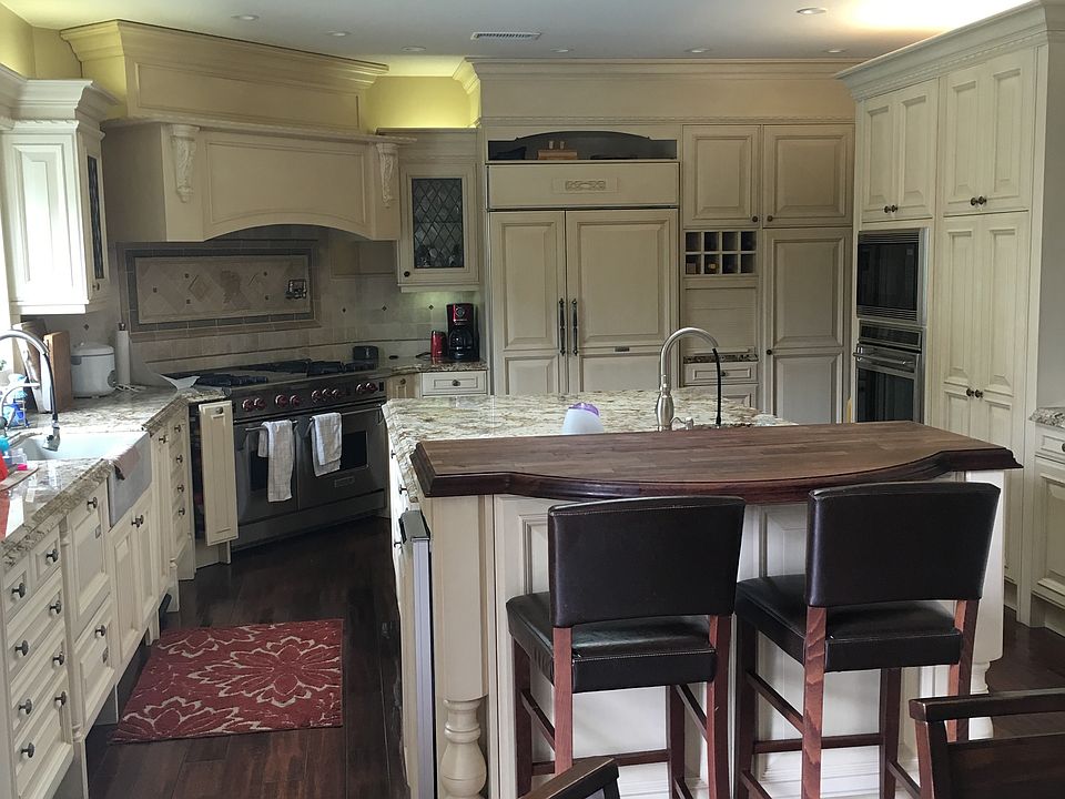 2nd image of 1933 Valley Rd