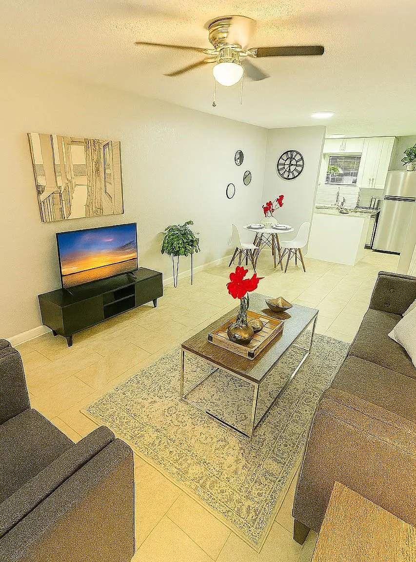2 bed, 1.0 bath, 732 sqft, $1,999 — Photo 3