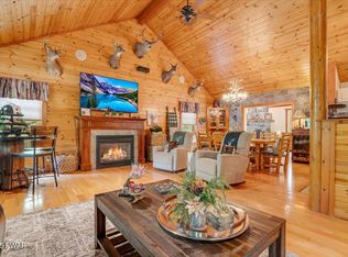 134 Split Rock Rd, Newfoundland, PA 18445