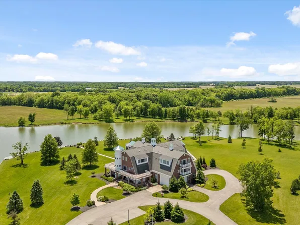 9825 Windy Hills Dr, Zionsville, IN 46077