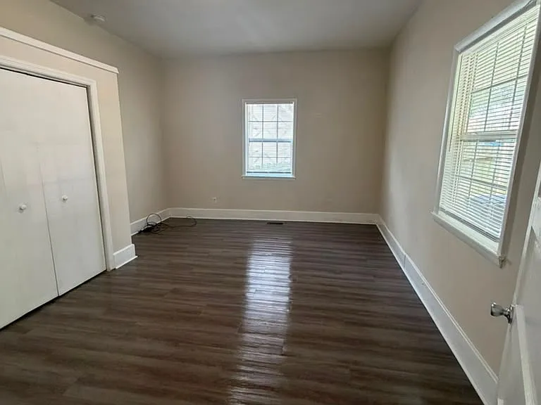 910 Chicamauga Ave — Photo 3