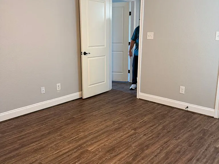 211 Railroad Ave — Photo 5