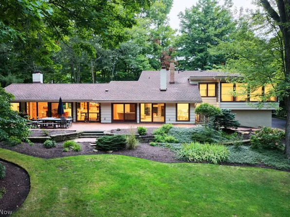 31920 Creekside Dr, Pepper Pike, OH 44124
