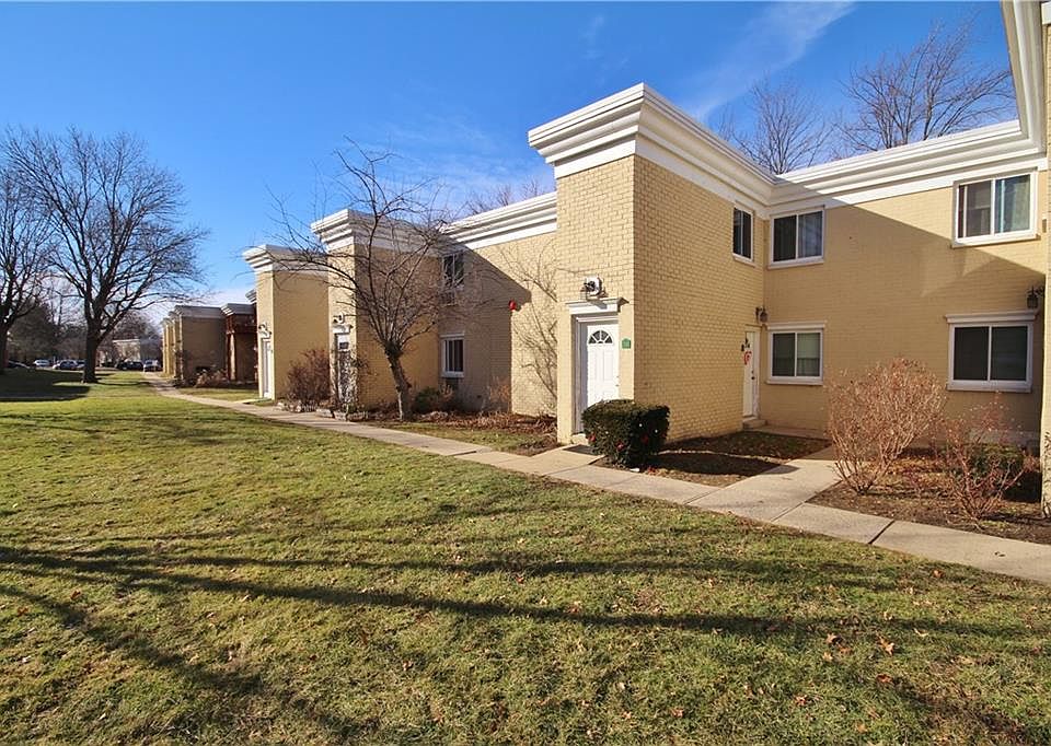 2nd image of 8 Lake Ave APT 4B