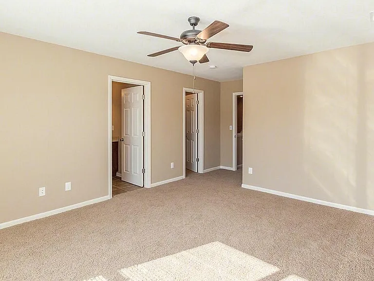 Parkway Oaks Townhomes and Duplexes — Photo 23