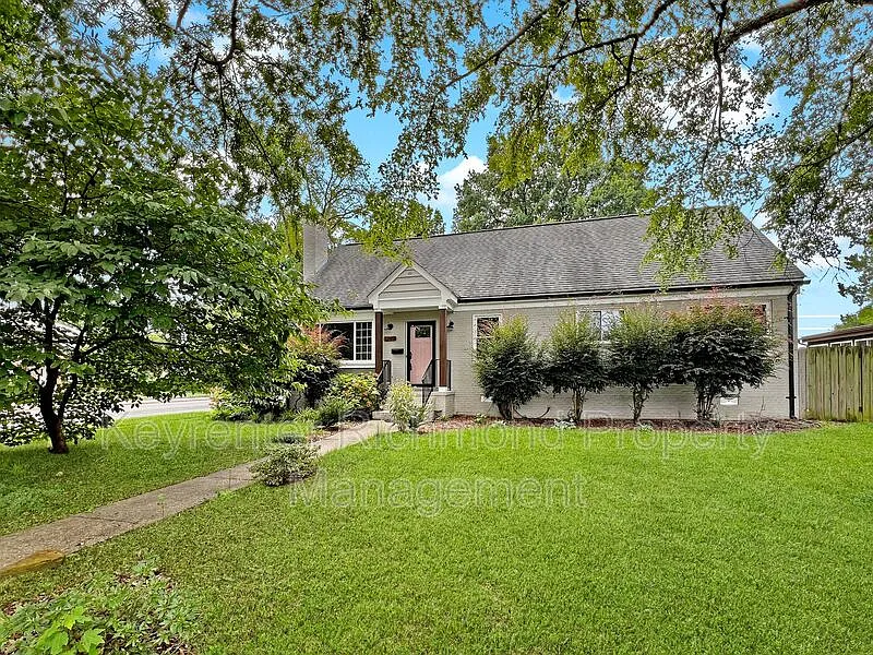 3 bed, 1.0 bath, 1300 sqft, $2,500 — Photo 3