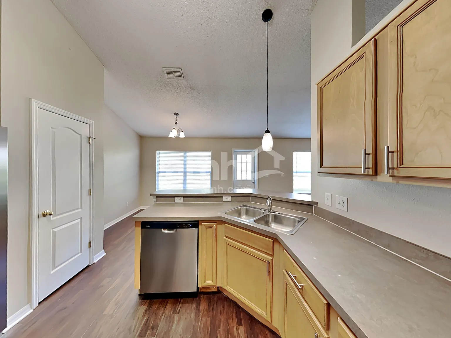 3 bed, 2.0 bath, 2035 sqft, $2,485 — Photo 3