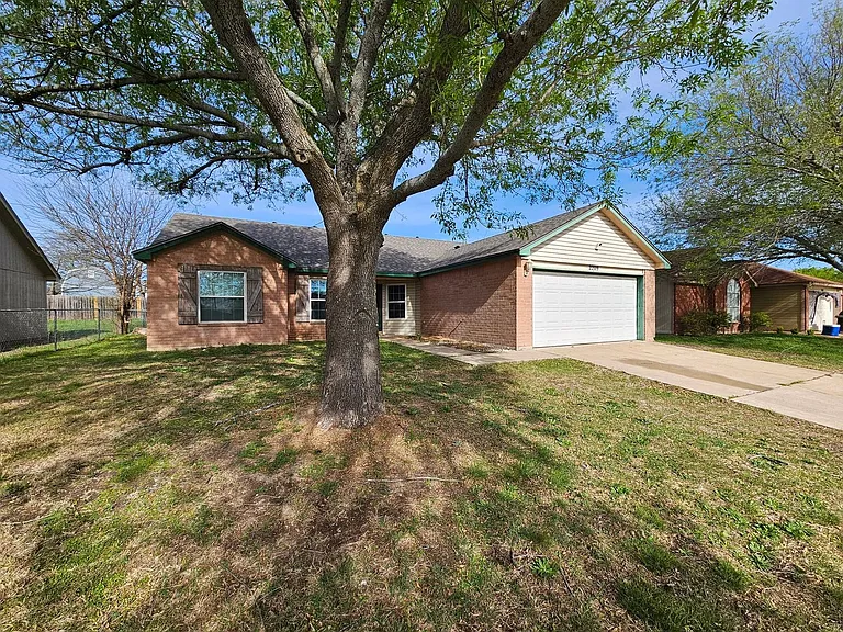 2209 Pixton Dr — Photo 2