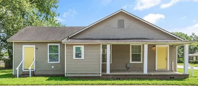 3701 Fairview St SW — Photo 2