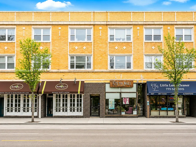2453 N Clark St #3 — Photo 1