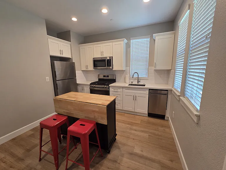 1658 Heirloom St — Photo 4