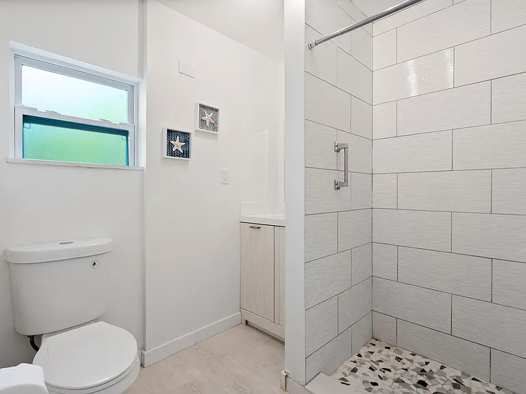670 Hernando St #C — Photo 12