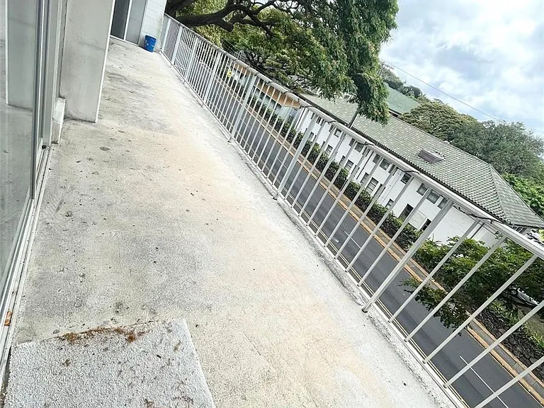 1710 Punahou St #403 — Photo 15