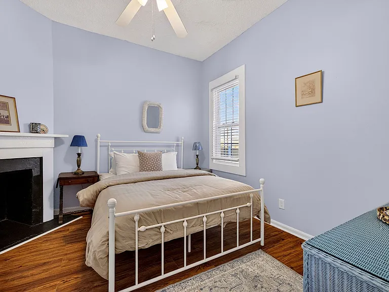 534 E Gordon Ln — Photo 16