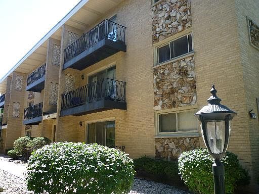 1st image of 6858 N Northwest Hwy APT 3E