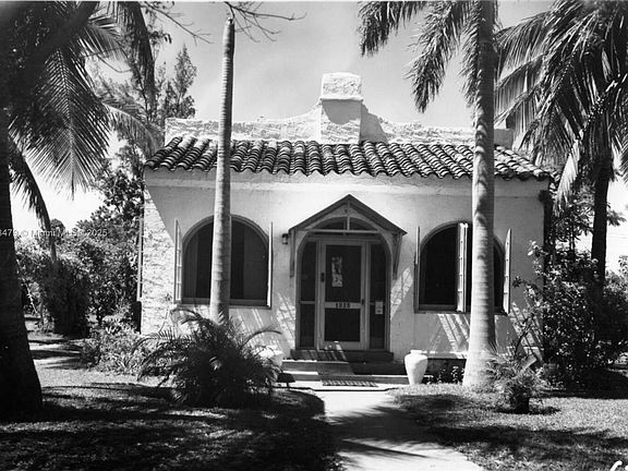 3rd image of 1325 Obispo Ave