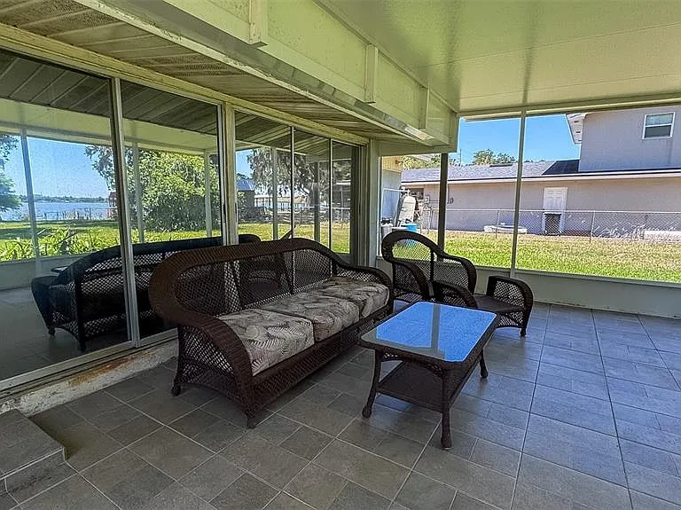 3895 Conine Dr E — Photo 15