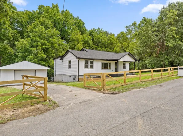 112 Hunt St, Rossville, GA 30741