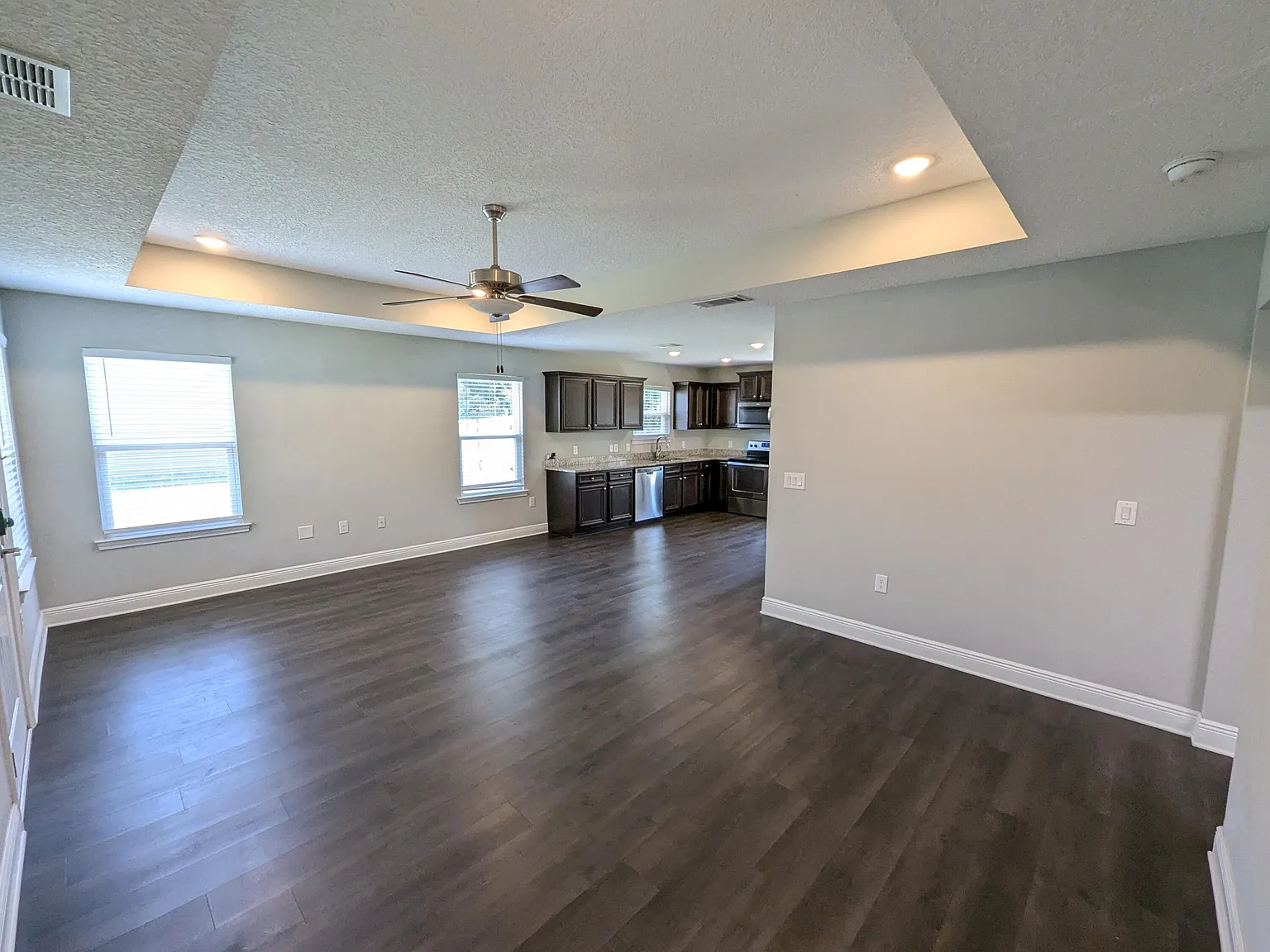 3 bed, 1210 sqft, $1,870 — Photo 3