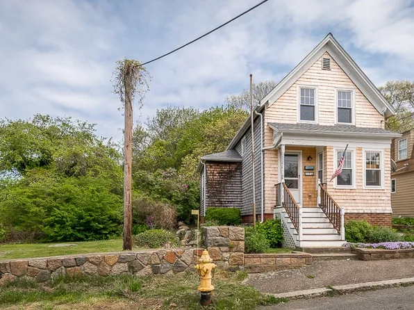15 Russell Ave, Gloucester, MA 01930