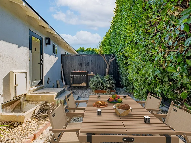 14418 Martha St — Photo 12