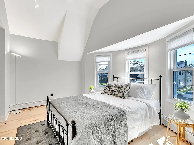 320 Ocean Park Ave — Photo 21