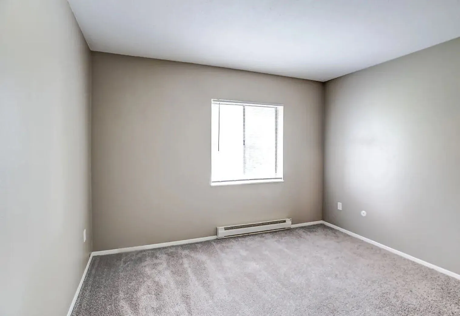 Riviera Apartments — Photo 3