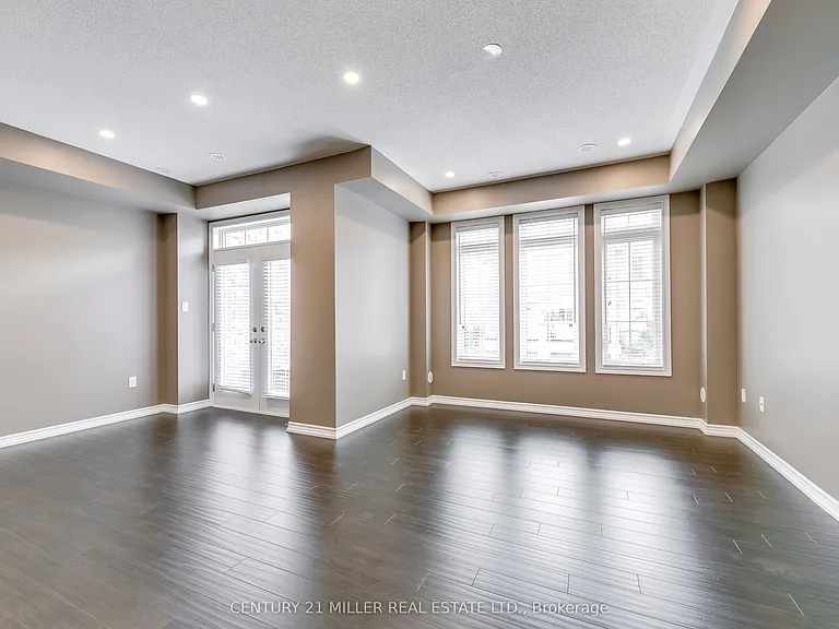 2435 Greenwich Dr #24 — Photo 14