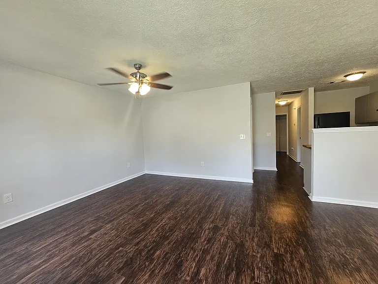 117 Hunt Club Ct — Photo 4