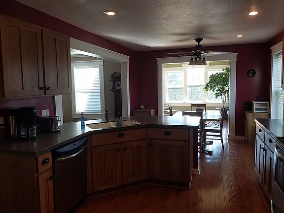 Kitchen Facing sunroom
