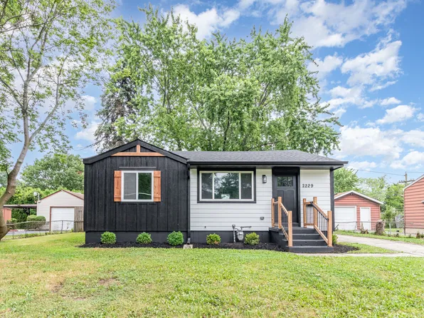 2229 Winnebago Rd, Waukegan, IL 60087