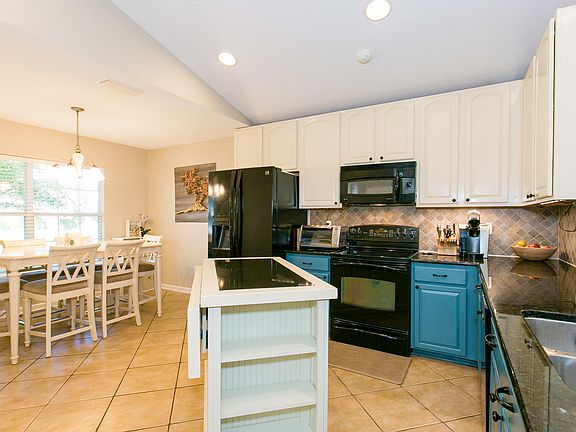 3rd image of 2421 Willowbend Dr