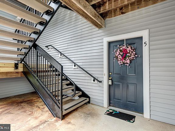 3rd image of 5 Hawk Rise Ln #104