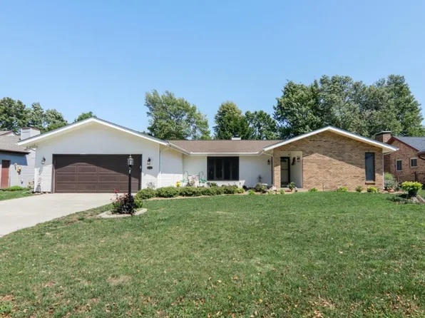 1802 Old Maple Ln, Savoy, IL 61874