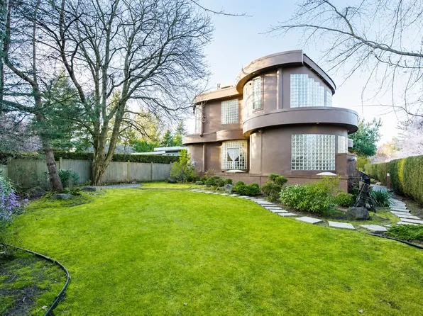5883 Wallace St, Vancouver, BC V6N 2A3