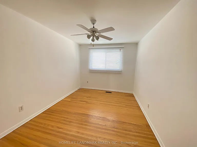2293 Delkus Cres — Photo 11