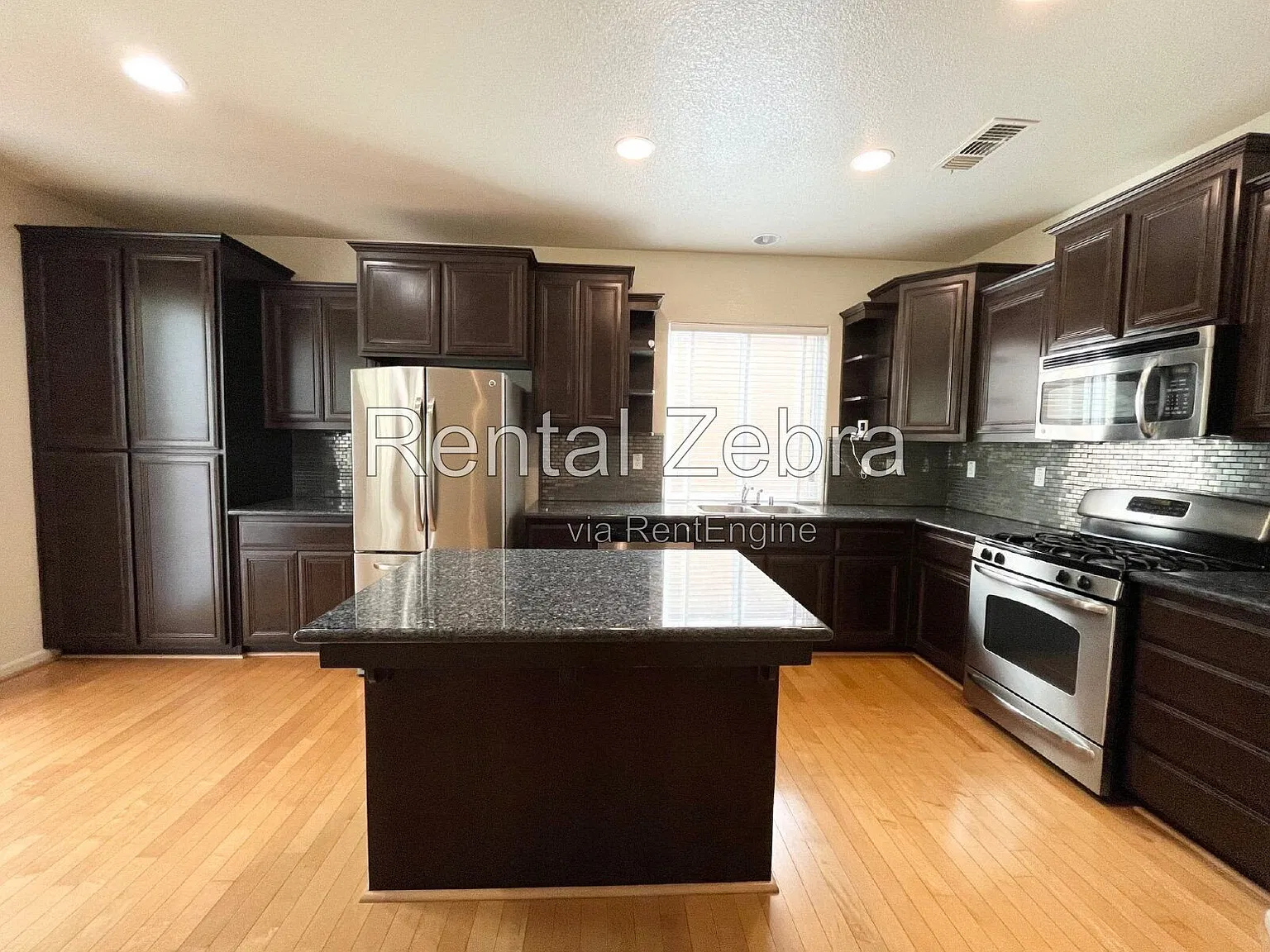 3 bed, 2.5 bath, 1502 sqft, $2,000 — Photo 3