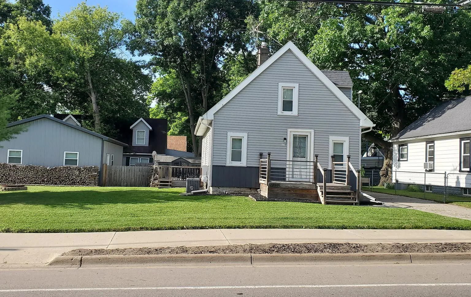 3 bed, 2100 sqft, $2,000 — Photo 2