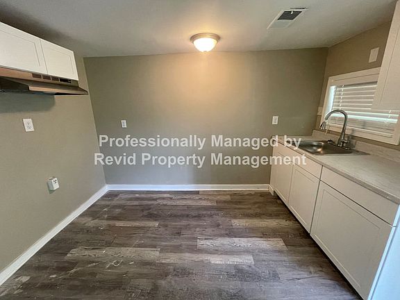 5th image of 742 Whitehaven Ln