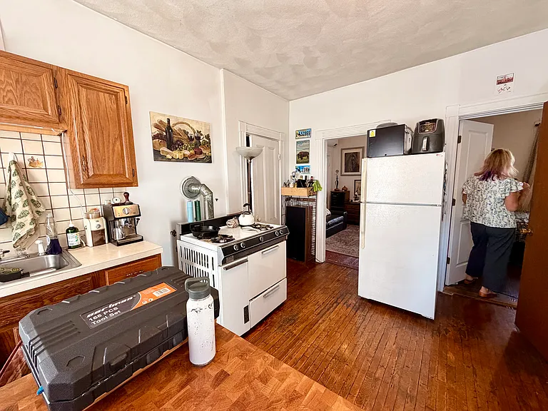 206 Hanover St #8 — Photo 2