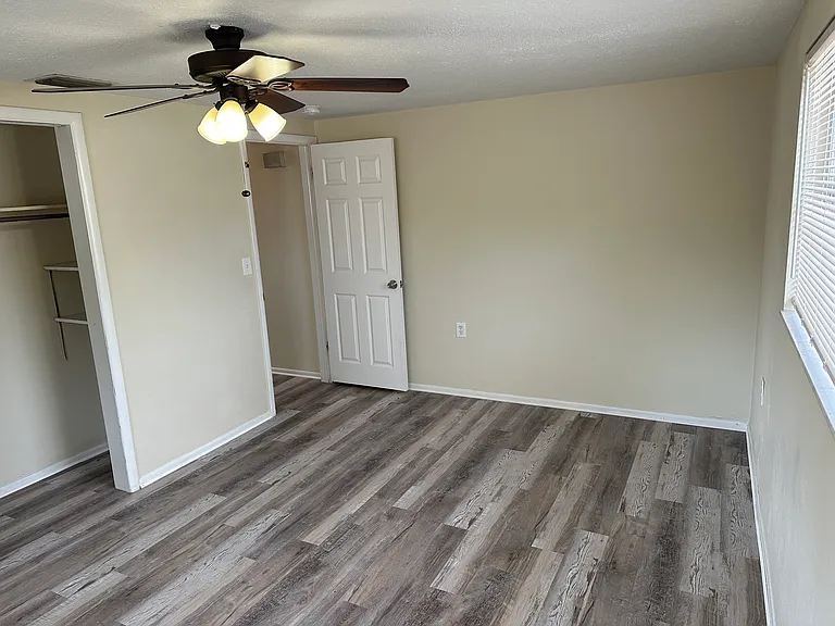 1241 Ermine Dr — Photo 11