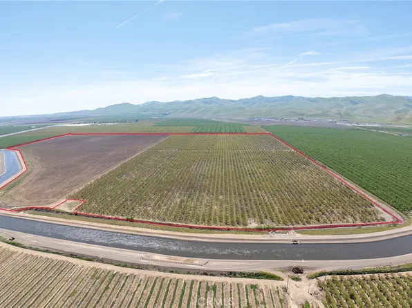 1 W Hamilton Rd, Patterson, CA 95363