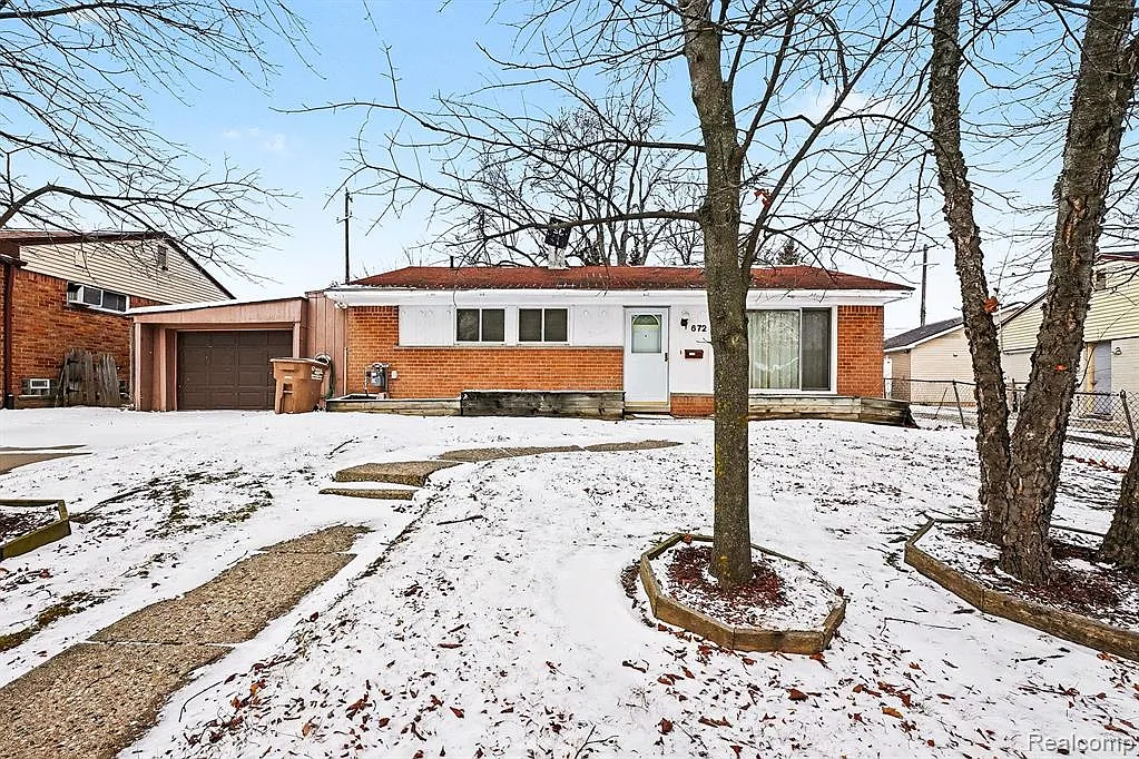 3 bed, 900 sqft, $1,500 — Photo 4