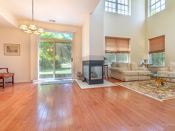 5th image of 1015 Kensington Dr