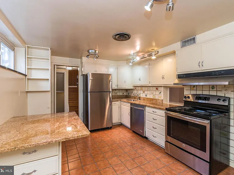 9322 W Parkhill Dr — Photo 31