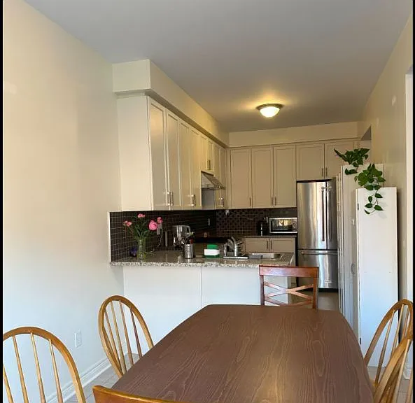609 Bessborough Dr — Photo 7
