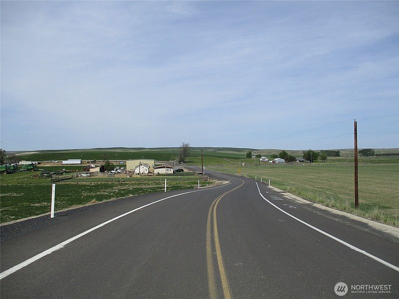 2nd image of 1351 Cummins Road