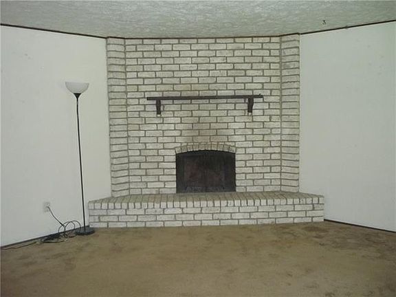 4th image of 6428 Sandhurst Ln E