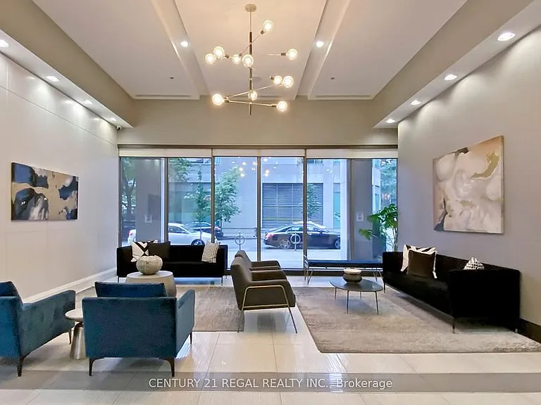 19 Grand Trunk Cres #Penthouse 12 — Photo 4